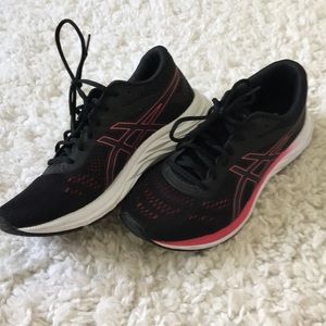 EUC ASICS Gel Excite 6
